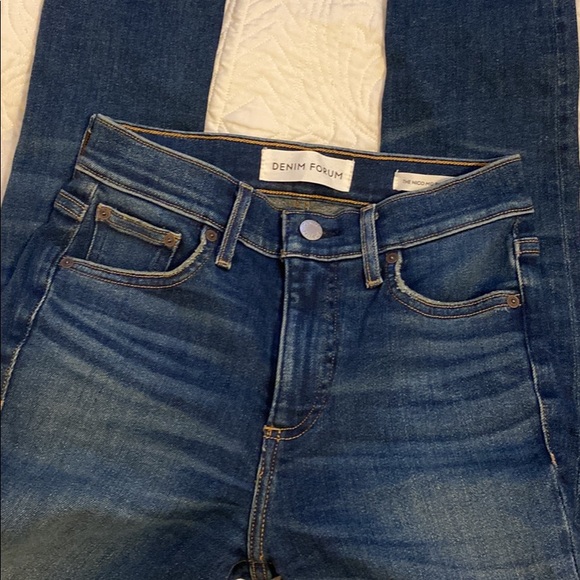 Denim Forum Mid Rise Skinny Crop - Picture 2 of 2
